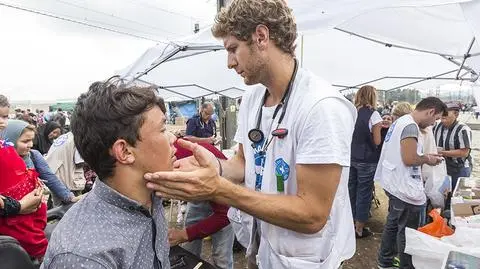 Organizacje humanitarne robią dla uchodźców co najmniej tyle, a czasami i więcej niż rządy | Materiał Faktów po Południu 20.06.2017