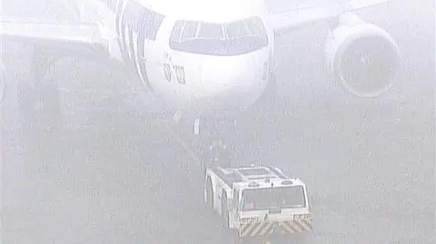 Mgła sparaliżowała lotnisko. Ogromne opóżnienia na Ławicy