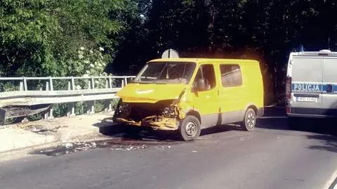 Pijany uciekał przed policją kradzionym busem