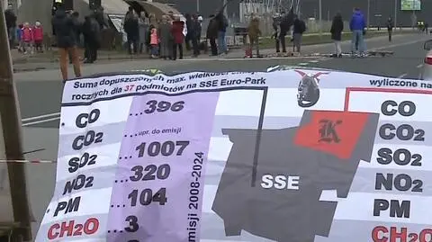 Mielec. mieszkańcy protestowali przed fabryką płyt wiórowych