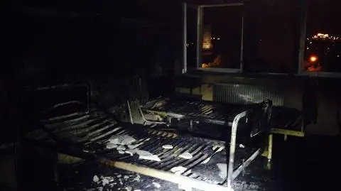 Pacjent palił papierosa w łóżku. 
Spłonęła cała sala chorych
