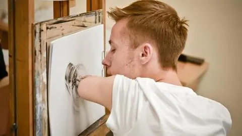 Niezwykłe rysunki bezrękiego artysty