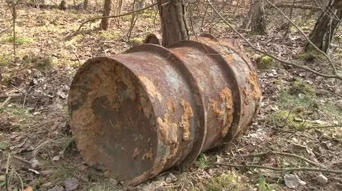 Poradzieckie beczki na poligonie. Wojewoda wzywa na pomoc wojsko