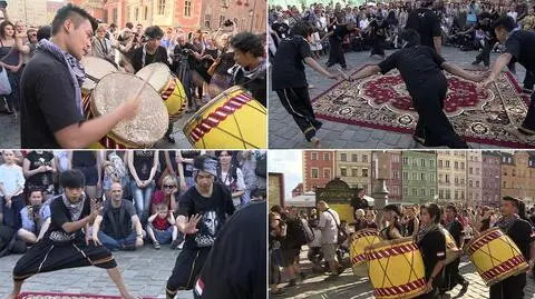 Wojownicy z Sumatry na wrocławskim Rynku. Na sukniach grali jak na bębnach
