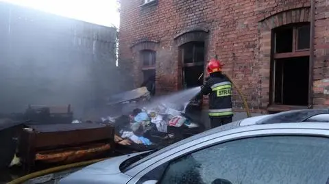 Zabrze: pożar w kamienicy, 1 osoba nie żyje, ewakuowane 2 rodziny