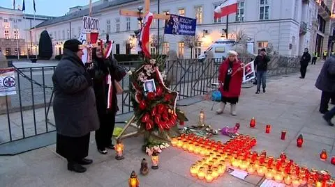 Znicze przed Pałacem Prezydenckim