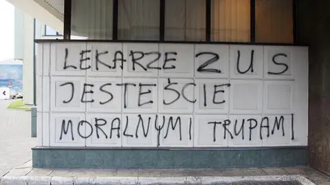 Na ścianie słupskiego ZUSu pojawiły się obelgi na lekarzy