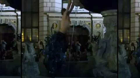 Chciał do Neptuna, wylądował w wodzie