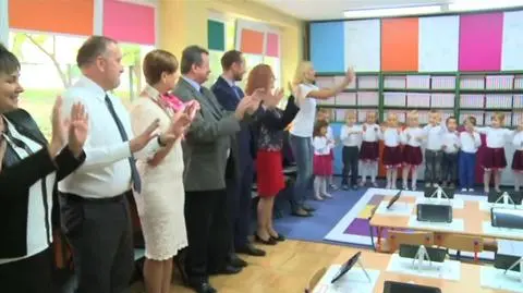 Minister Schetyna tańczy z przedszkolakami