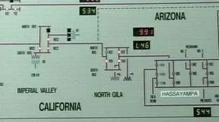Hakerzy przejmują kontrolę nad siecią elektryczną, powodują pożar w samym sercu zakładu i doprowadzają do paraliżu energetycznego - to na szczęście tylko symulacja. System reagowania na takie właśnie wypadki przygotował amerykański rząd. (APTN)