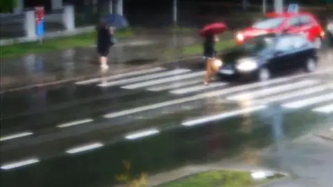 Jedno przejście, 18 miesięcy, sześć tragicznych potrąceń. Tędy piesi przebiegają w popłochu