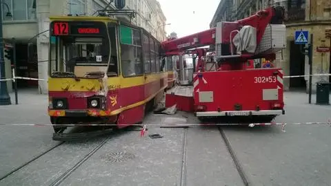 Łódź: zderzenie wozu straży pożarnej z tramwajem