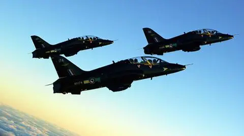 Którzy piloci zdradzają żony?