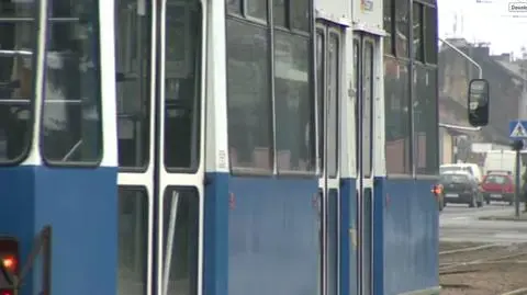 Szamotanina w tramwaju, gapowicz chciał uciec kontrolerom
