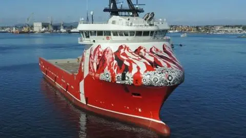 Norwegowie zachwyceni polskim artystą.
Pomalował im wieżę i statek