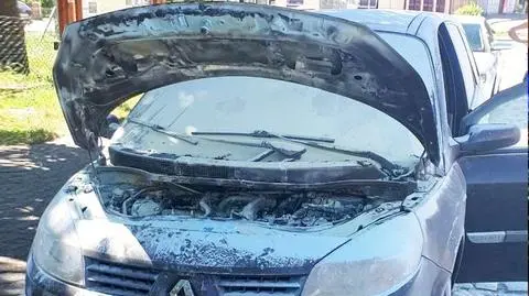 Brody: Płonące auto przed komisariatem