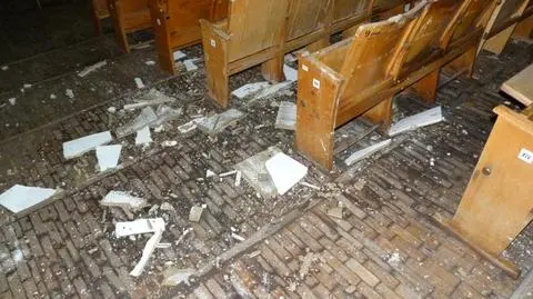 Zawalił sie strop auli w świdnickim LO. Dyrekcja nie ma pieniędzy na remont