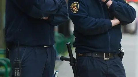 Mieli "zgarnąć pijanego" do izby wytrzeźwień. Ukradli pieniądze?