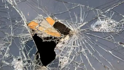 Wybił szybę, bo chciał do aresztu