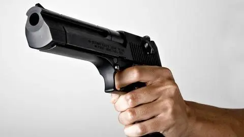 Interwencja podczas domowej awantury. Policjant strzelił w mieszkaniu