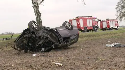 Lipie koło Kępna: Wypadł z drogi, uderzył w drzewo. Dwie osoby zginęły