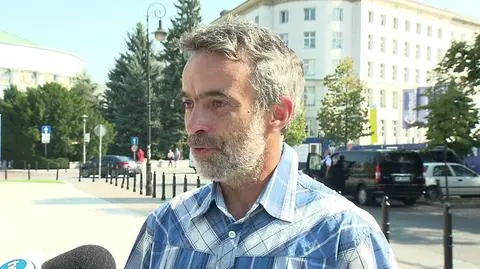 Szarpanina w Sejmie. Wyprowadzony z konferencji zapowiada pozew