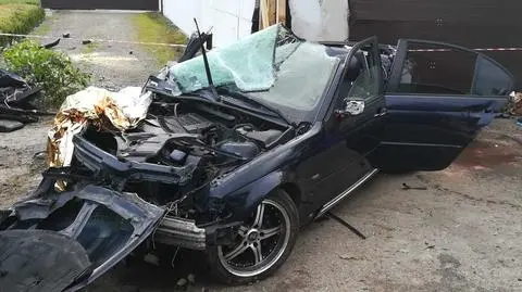Łagów, Świętokrzyskie. Auto uderzyło w budynek. Dwaj mężczyźni zginęli
