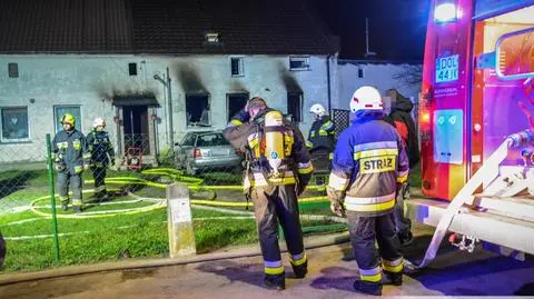 Gasił pożar, poraził go prąd. Ranny strażak trafił do szpitala