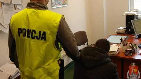 Okradł, potem poprosił właściciela 
o pomoc