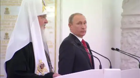 Władimir Putin i patriarcha Cyryl ręka w rękę