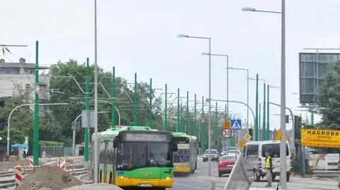 Auta na zebrze, przystanki-widmo. 
Kierownik budowy dostał mandat