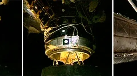 Endeavour przycumował