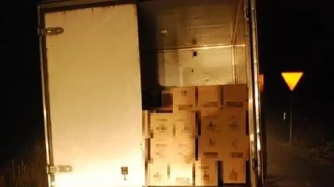 Ukradł alkohol wart 60 tys. zł. Uciekając, wpadł do rowu