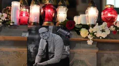 Prosecutor discontinued investigation into "political death certificates". Public is outraged as mayor Adamowicz was on one of them