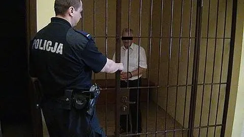 Trzymali ciało staruszka. Usłyszeli zarzut zbezczeszczenia zwłok