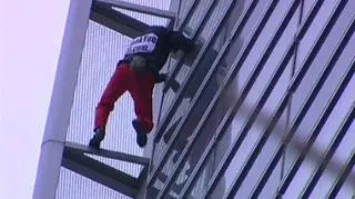 08.04 | Francuski spiderman-Alain Robert wrócił do Paryża. W rodzinnym mieście zdobył 185 metrowy wieżowiec i po raz kolejny zaliczył wizytę w areszcie. (APTN)