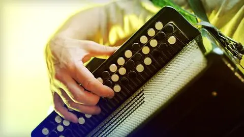 Groził sąsiadom, bo nie chcieli słuchać, jak gra na akordeonie