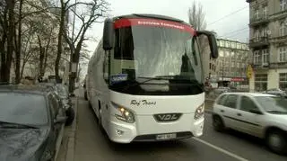 "Bronkobus" stał na prawym pasie al. Kościuszki