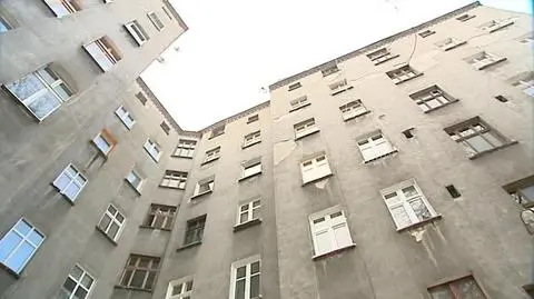 Pijana kobieta wyrzuciła psa przez okno. "Bo szczekał i śmierdział"
