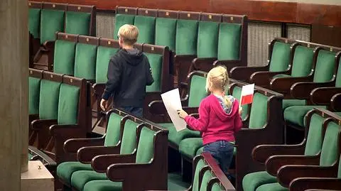 Posłowie opozycji o zakazie wprowadzania wycieczek szkolnych do Sejmu