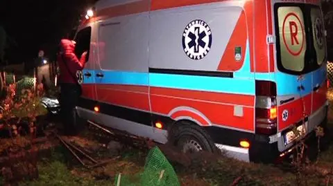 Karetka na kilka godzin utknęła w błocie