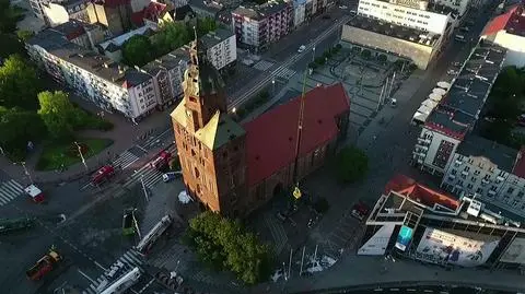 Przygotowania do podniesienia górnej części kopuły