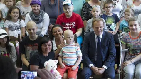Donald Tusk we wrocławskim szpitalu. Przyjechał do małych pacjentów