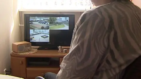Wielkie podglądanie w Pile. Obraz z monitoringu w kablówce