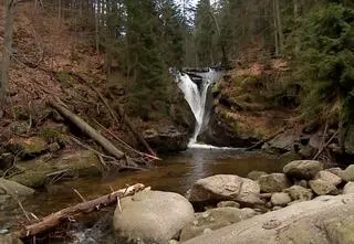 Turysta zginął nad wodospadem. Chciał zrobić lepsze zdjęcie