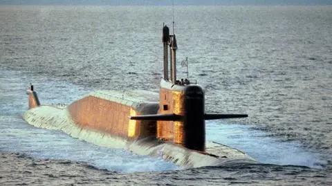 Rosjanie u wybrzeży. Francuzi "się przyglądają"