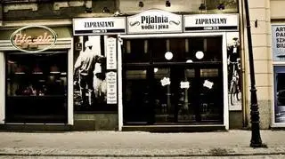 Pijalnia Wódki i Piwa mieści się na ul