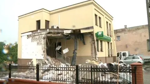Międzybórz: wysadzili bankomat, zabrali pieniądze i uciekli