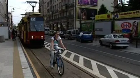 Tramwaj i rower na jednych torach