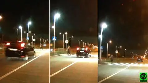 Samochód o mały włos minął pieszego